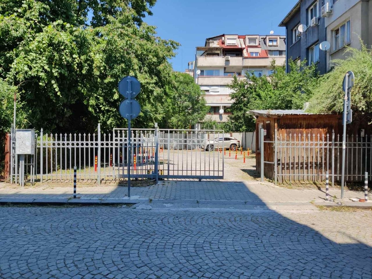 Дава под наем ГАРАЖ, ПАРКОМЯСТО, гр. София, Център, снимка 2 - Гаражи и паркоместа - 55848014