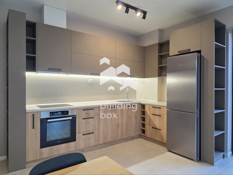 Дава под наем 3-СТАЕН, гр. София, Хладилника