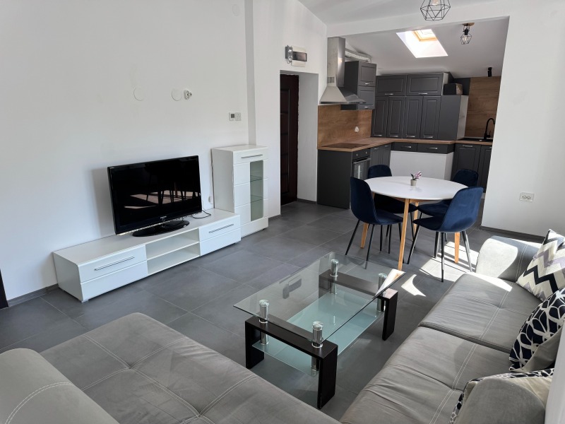 Zu vermieten  2 Schlafzimmer Sofia , Ilijanzi , 90 qm | 96738527