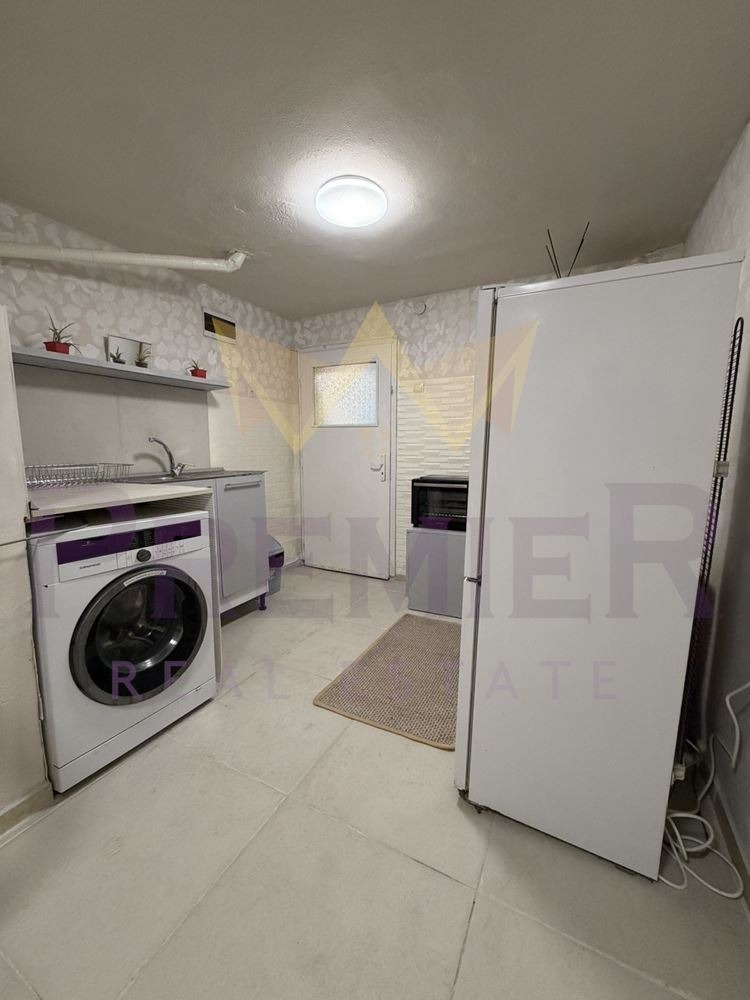 Дава под наем ЕТАЖ ОТ КЪЩА, гр. Варна, Левски 1