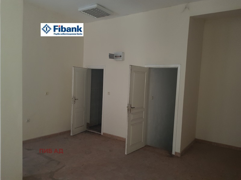 Дава под наем МАГАЗИН, гр. Пловдив, Капана, снимка 2 - Магазини - 52466895