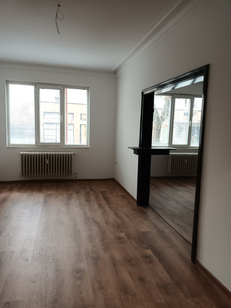 Zu vermieten  Büro Sofia , Doktorski pametnik , 82 qm | 49342132