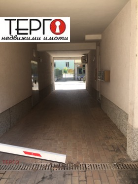 Garage Tsentar, Rouse