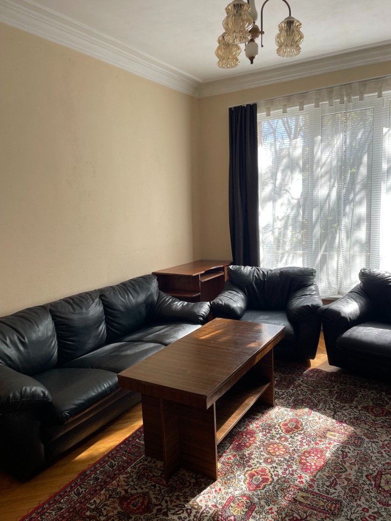 Дава под нем  2-стаен, град София, Център •  400 EUR • ID 97264930 — holmes.bg - [1] 