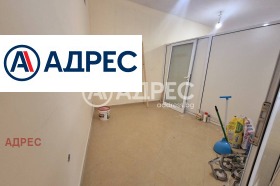 Схоп Центар, Варна 8