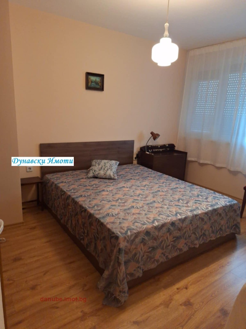 De inchiriat  1 dormitor Ruse , Țentâr , 75 mp | 55507130 - imagine [7]