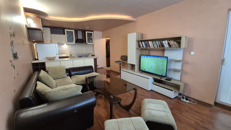 Дава под Наем 3-СТАЕН в град Варна, ХЕИ - 80 кв.м / 425 € » 831.23 лв., ИМОТЕН ЦЕНТЪР ВАРНА