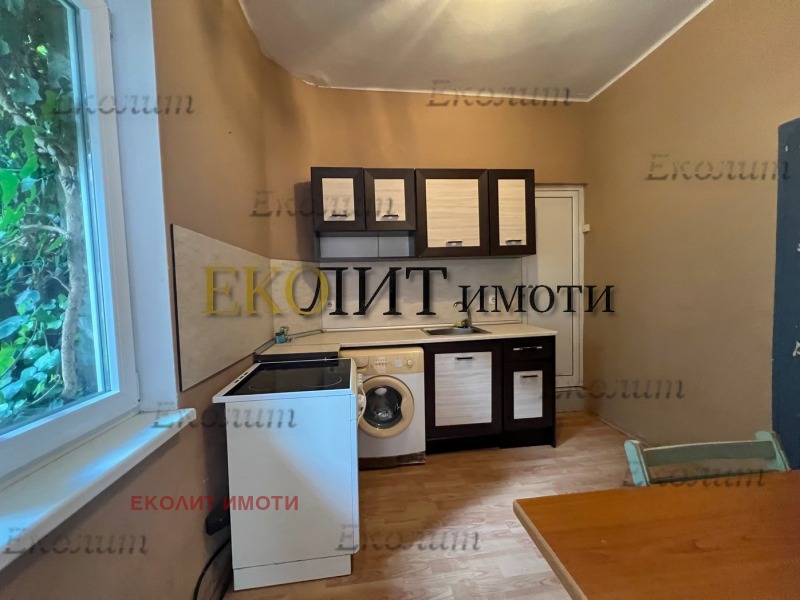 Дава под нем  Етаж от къща, град София, Център •  380 EUR • ID 79485072 — holmes.bg - [1] 