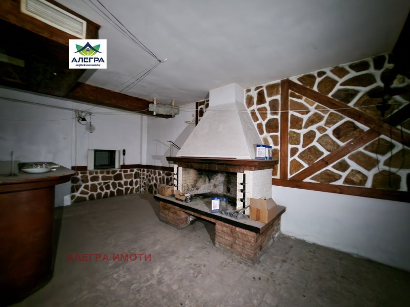 Под наем ЗАВЕДЕНИЕ, град Пазарджик, Идеален център • 500 € / 977.91 лв. • 64419410 1