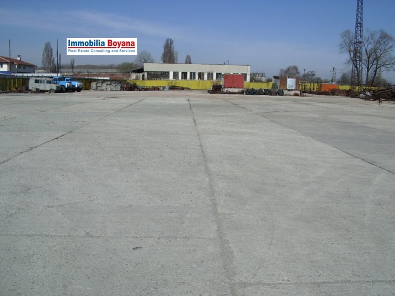 Дава под Наем ПАРКОМЯСТО в град София, Илиянци - 2000 кв.м / 2 000 € » 3 911.66 лв., ИМОБИЛИА БОЯНА