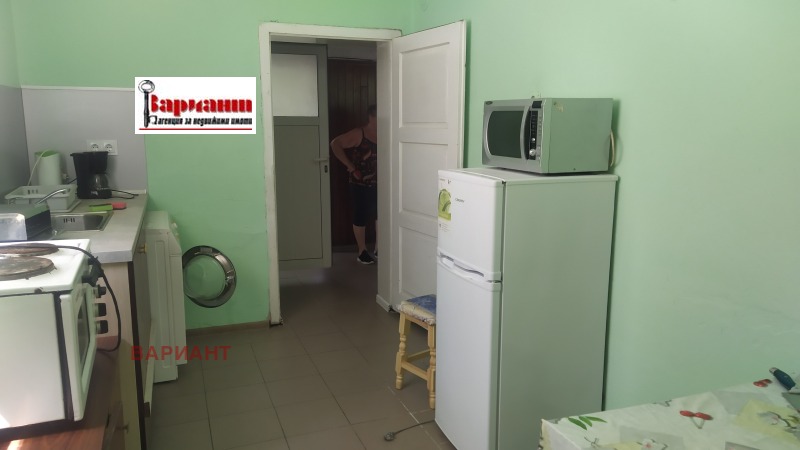 Дава под наем КЪЩА, гр. Панагюрище, област Пазарджик, снимка 3 - Къщи - 52740187