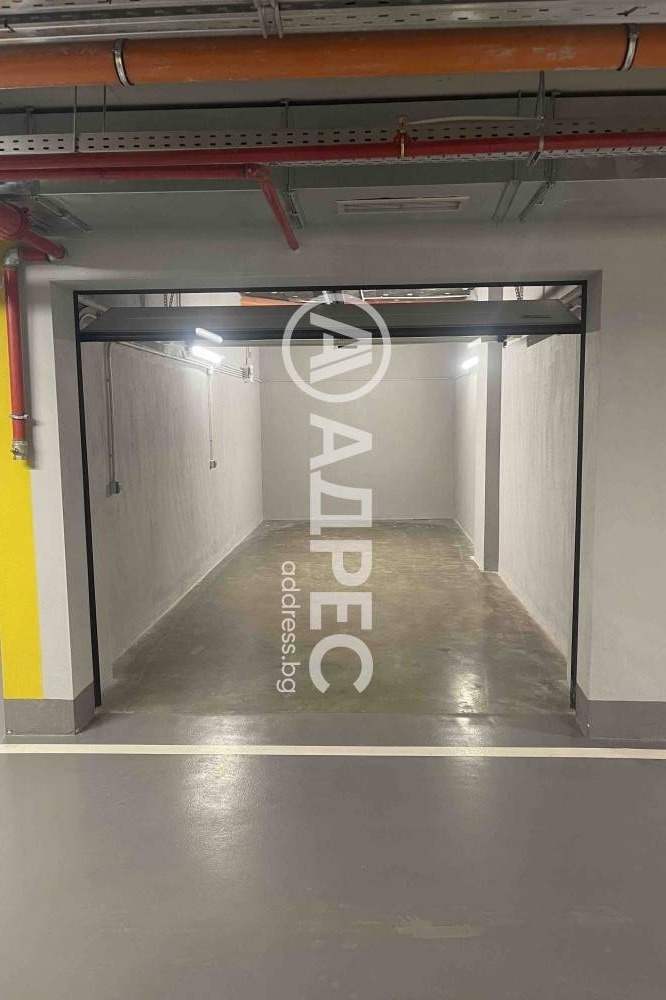 Дава под наем ГАРАЖ, ПАРКОМЯСТО, гр. София, Хладилника, снимка 4 - Гаражи и паркоместа - 53259275