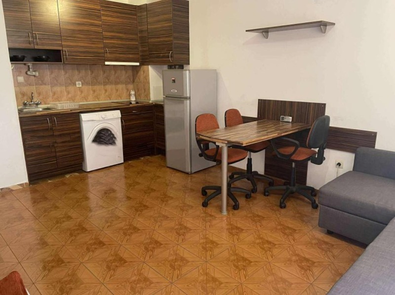 Дава под нем  2-стаен, град София, Център •  450 EUR • ID 91908411 — holmes.bg - [1] 