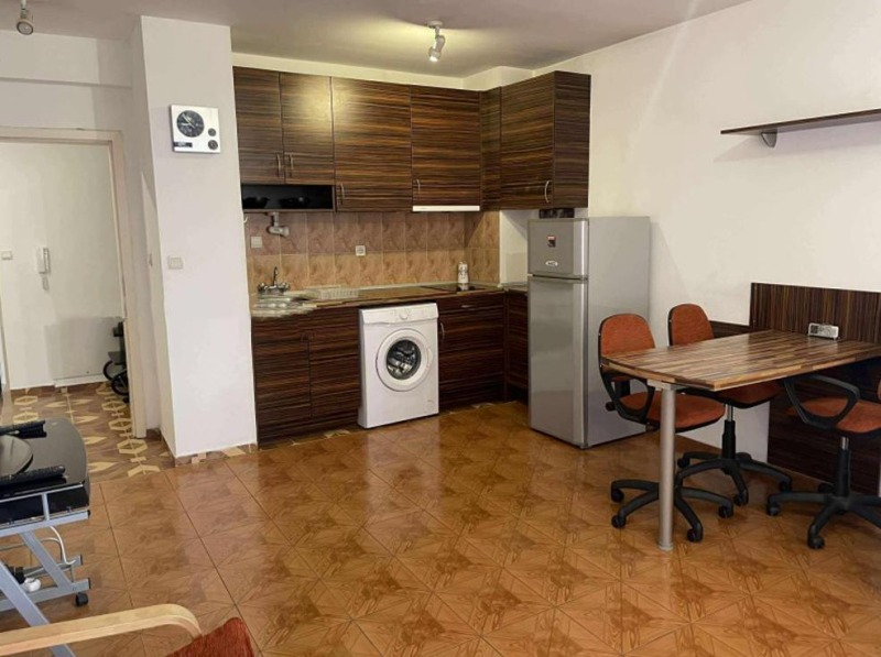 Издаје се  1 спаваћа соба Софија , Центар , 56 м2 | 16809300 - слика [3]