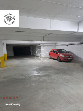 Parkeerplaats Grand Mol, Varna 1