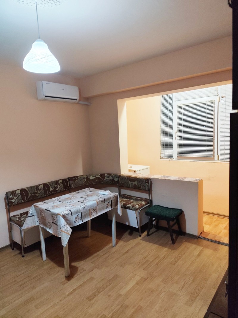 Дава под наем  1-стаен град Шумен , Тракия , 40 кв.м | 69795599