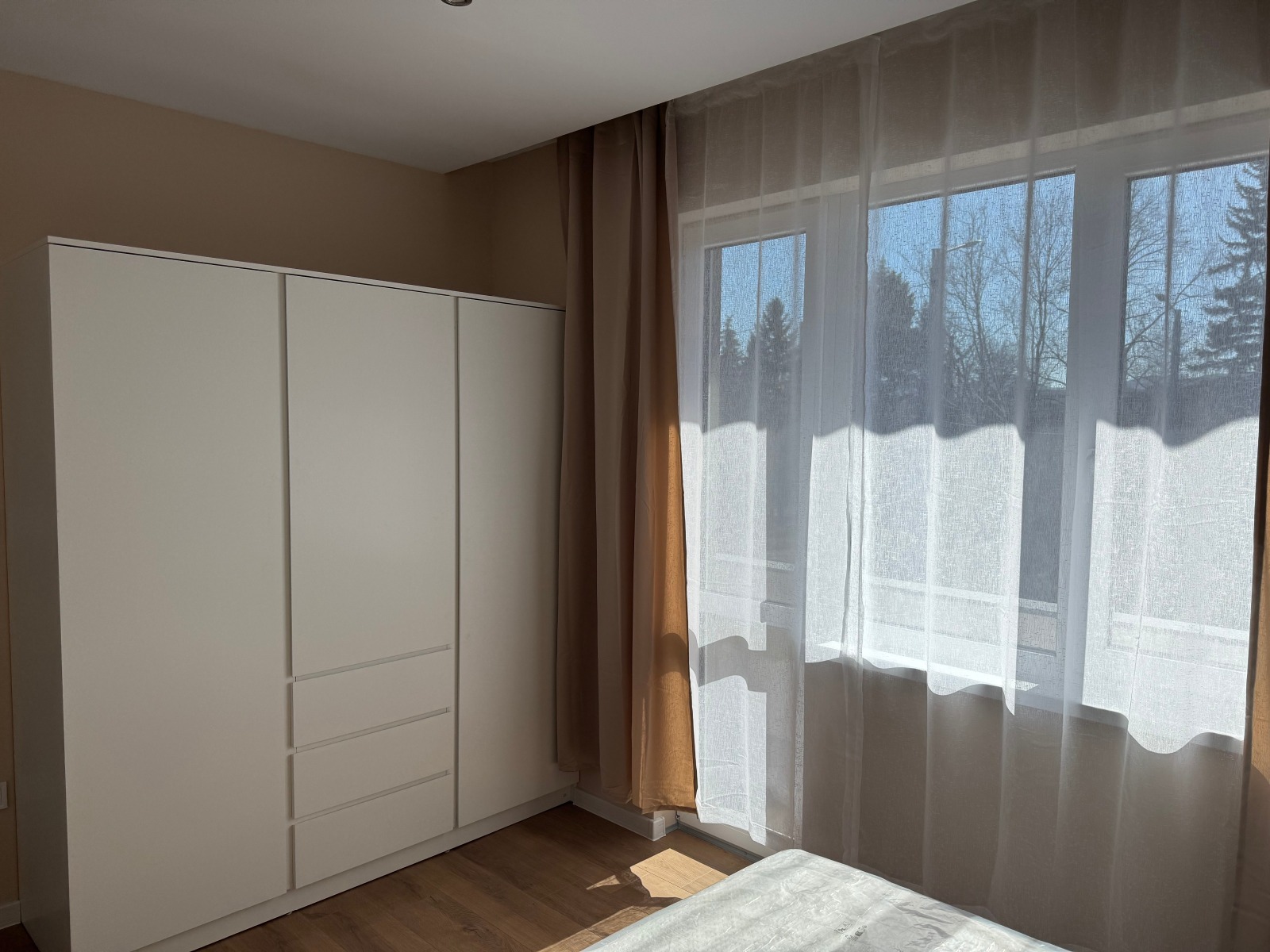 Дава под наем 3-СТАЕН, гр. Перник, Изток, снимка 6 - Апартаменти - 53903284