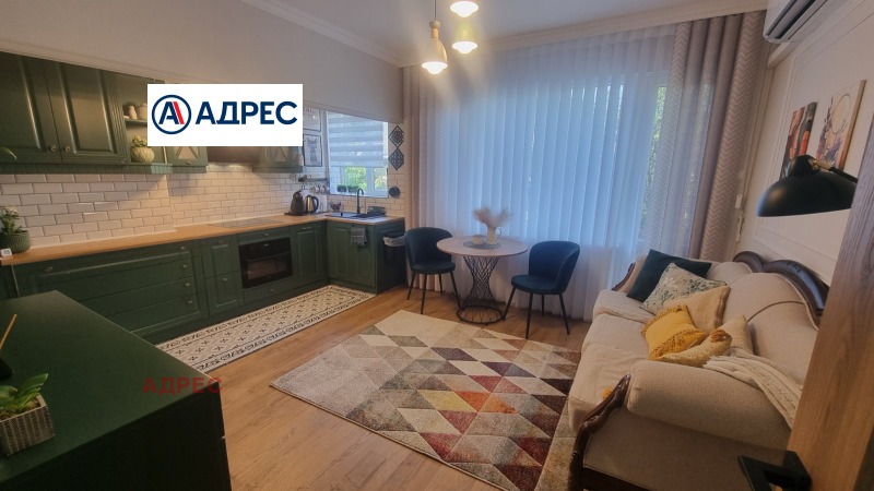 K pronájmu  1 ložnice Varna , Centar , 60 m2 | 98078264