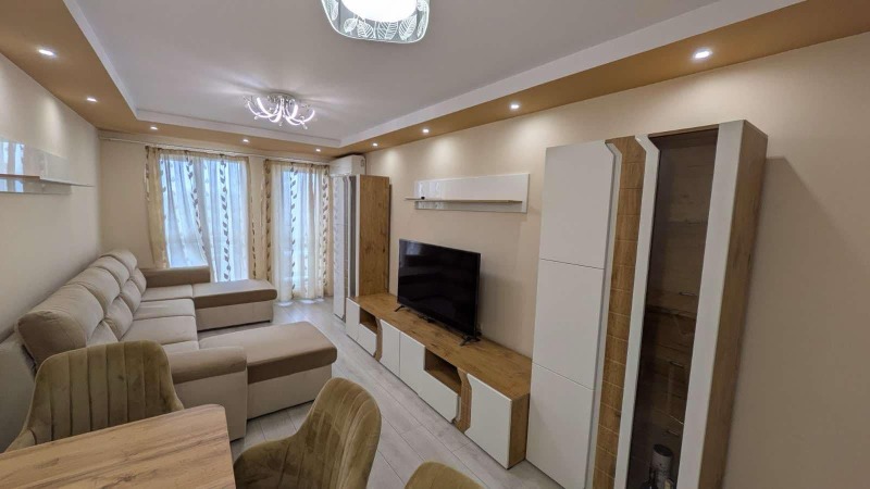A louer  1 chambre Plovdiv , Mladejki Halm , 63 m² | 48559081