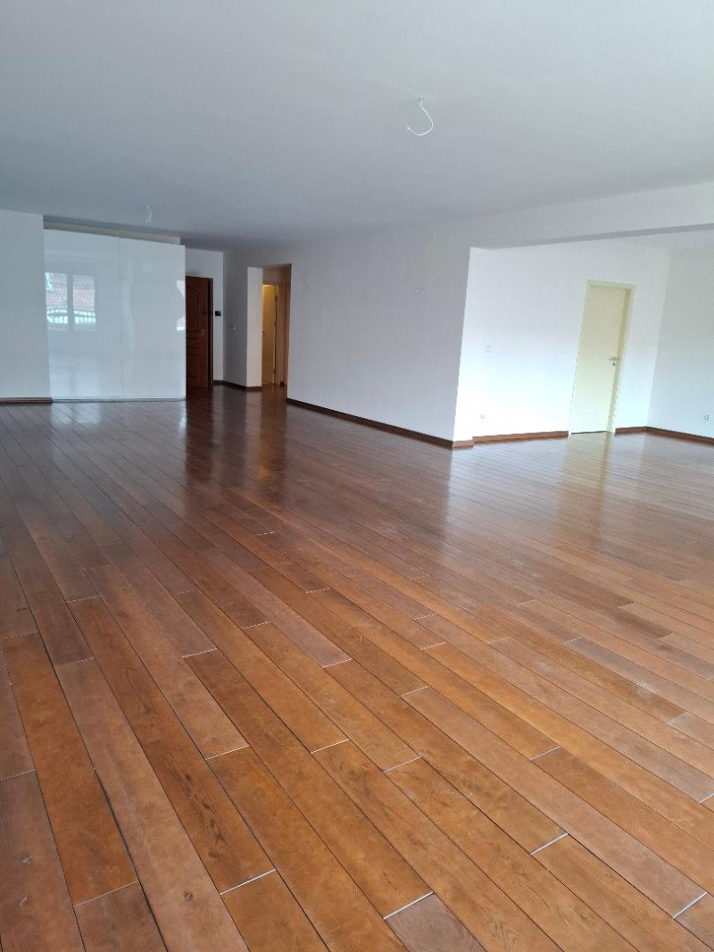 Дава под нем  4-стаен, град София, Център • 2 600 € • ID 48802453 — holmes.bg - [1] 