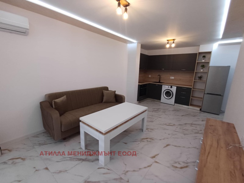 Προς ενοικίαση  1 υπνοδωμάτιο Πλοβδηβ , Χρηστο Σμηρνενσκη , 65 τ.μ | 31416495