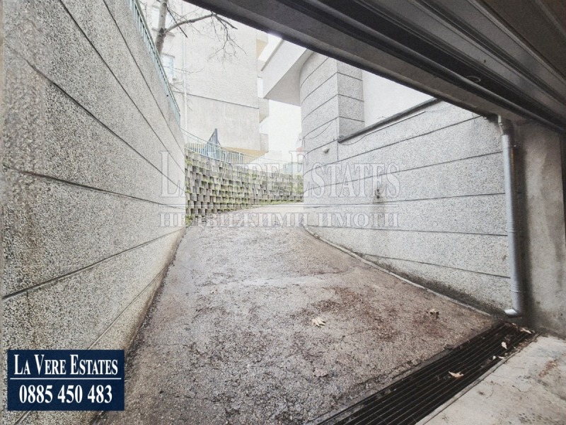 Дава под наем ГАРАЖ, ПАРКОМЯСТО, гр. Русе, Център, снимка 2 - Гаражи и паркоместа - 52977424