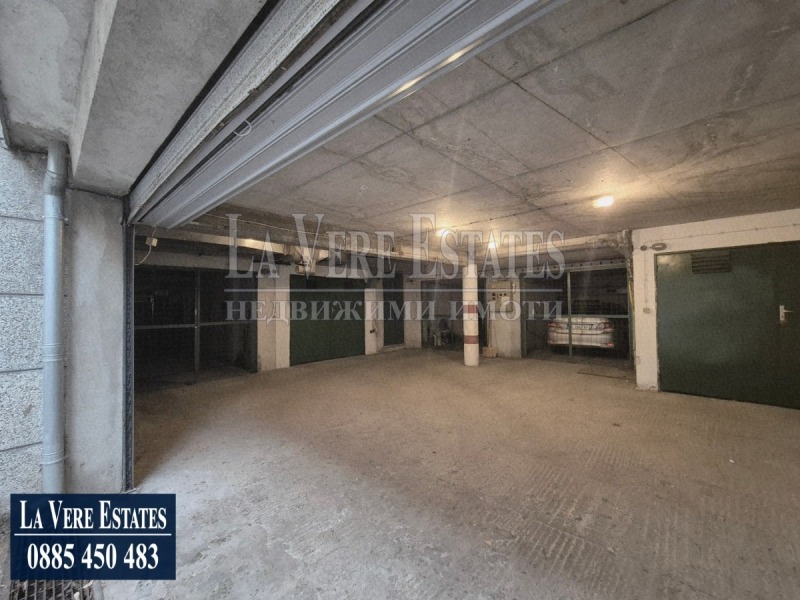 Дава под наем ГАРАЖ, ПАРКОМЯСТО, гр. Русе, Център, снимка 4 - Гаражи и паркоместа - 52977424