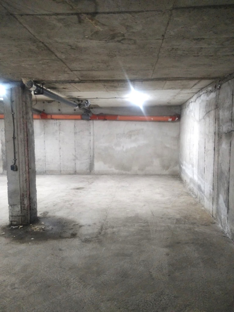 Дава под наем ГАРАЖ, ПАРКОМЯСТО, гр. Русе, Център, снимка 4 - Гаражи и паркоместа - 52660555