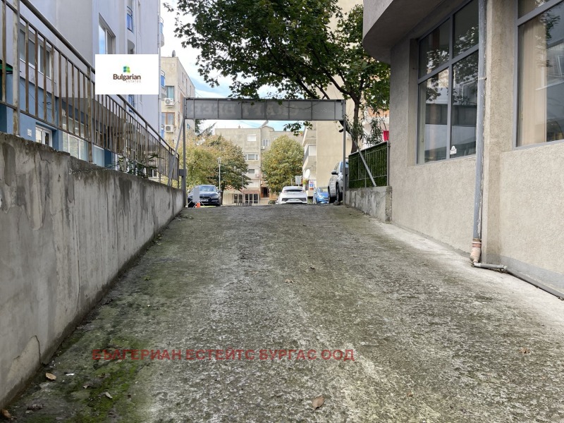 Дава под наем ГАРАЖ, ПАРКОМЯСТО, гр. Несебър, област Бургас, снимка 4 - Гаражи и паркоместа - 53086789