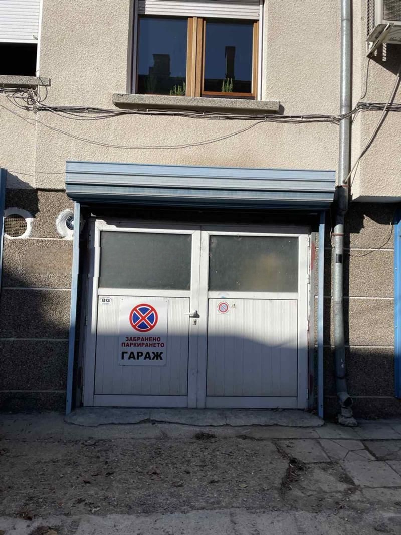 Дава под наем ГАРАЖ, ПАРКОМЯСТО, гр. Плевен, Широк център