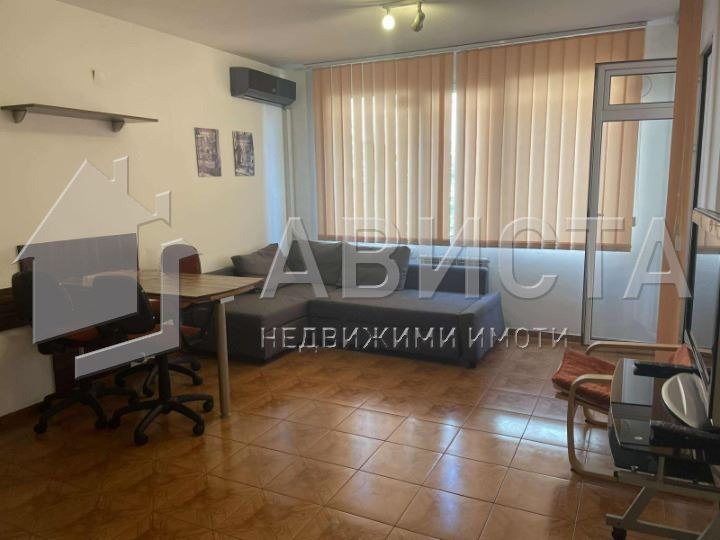 Дава под нем  2-стаен, град София, Център •  450 EUR • ID 11003324 — holmes.bg - [1] 