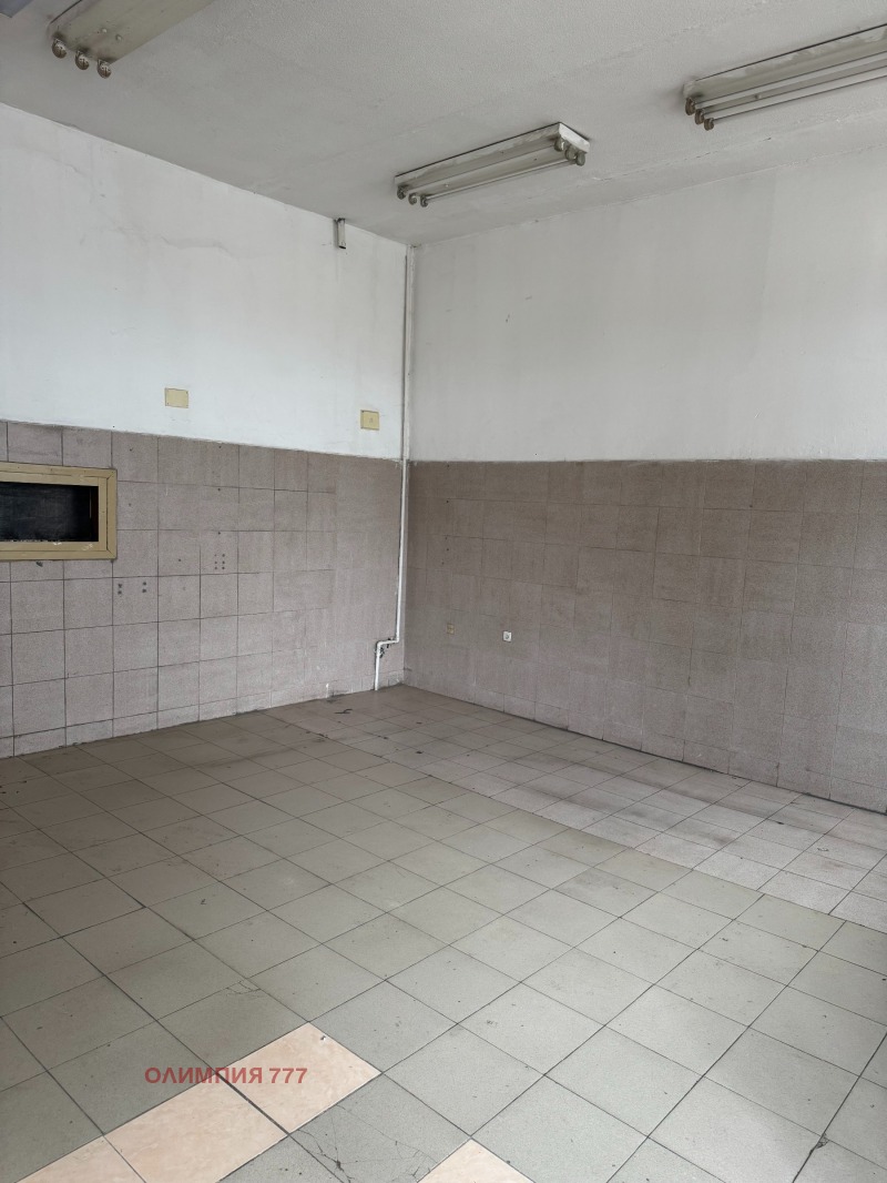 Дава под наем МАГАЗИН, гр. Плевен, Индустриална зона - Изток, снимка 2 - Магазини - 52328615