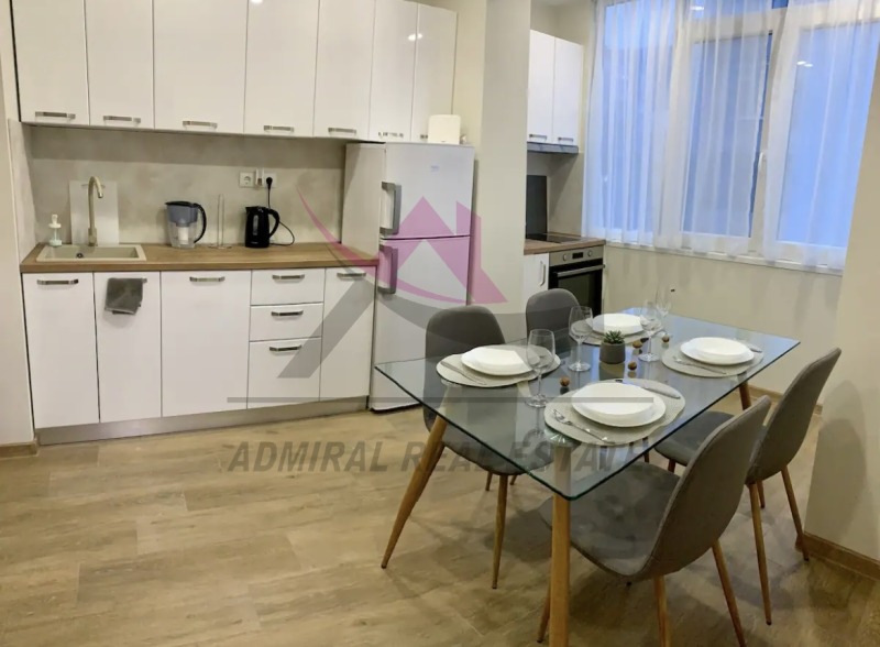 Zu vermieten  1 Schlafzimmer Warna , Bazar Lewski , 70 qm | 82065928
