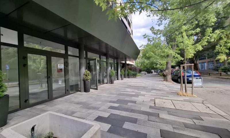 Издаје се  Схоп Софија , Изток , 55 м2 | 10563544