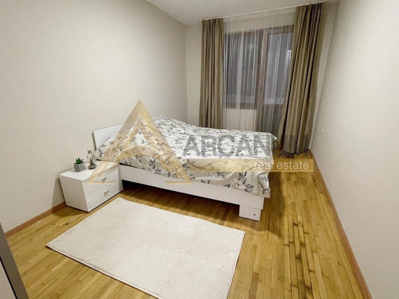 Дава под наем МНОГОСТАЕН, гр. Варна, Център, снимка 4 - Апартаменти - 52822957