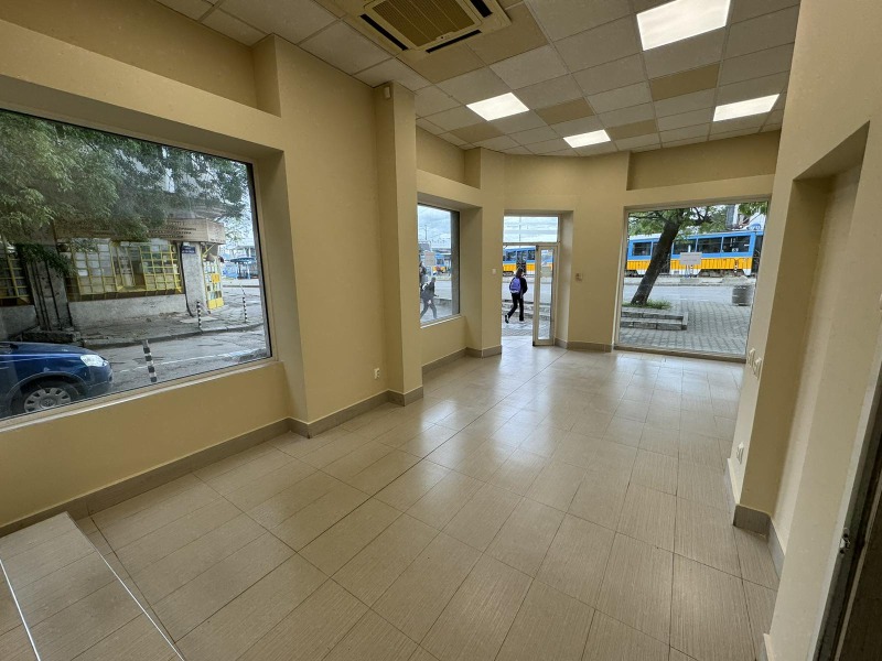 Дава под Наем МАГАЗИН в град София, Център - 68 кв.м / 650 € » 1 271.29 лв.