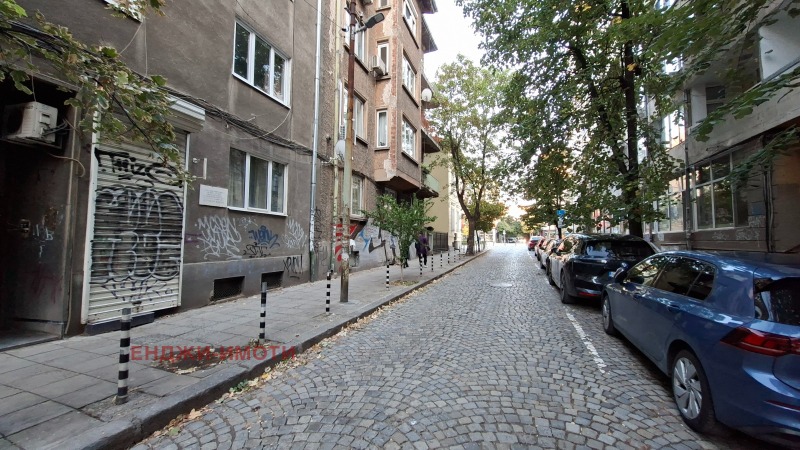 Дава под Наем МАГАЗИН в град София, Център - 13 кв.м / 300 € » 586.75 лв., ЕНДЖИ-ИМОТИ