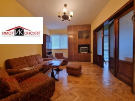 Многостайни апартаменти под наем в град Велико Търново, Център - изображение 2 
