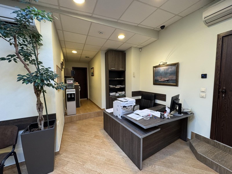 Дава под Наем ОФИС в град Варна, Център - 186 кв.м / 2 000 € » 3 911.66 лв., РОНЕВА