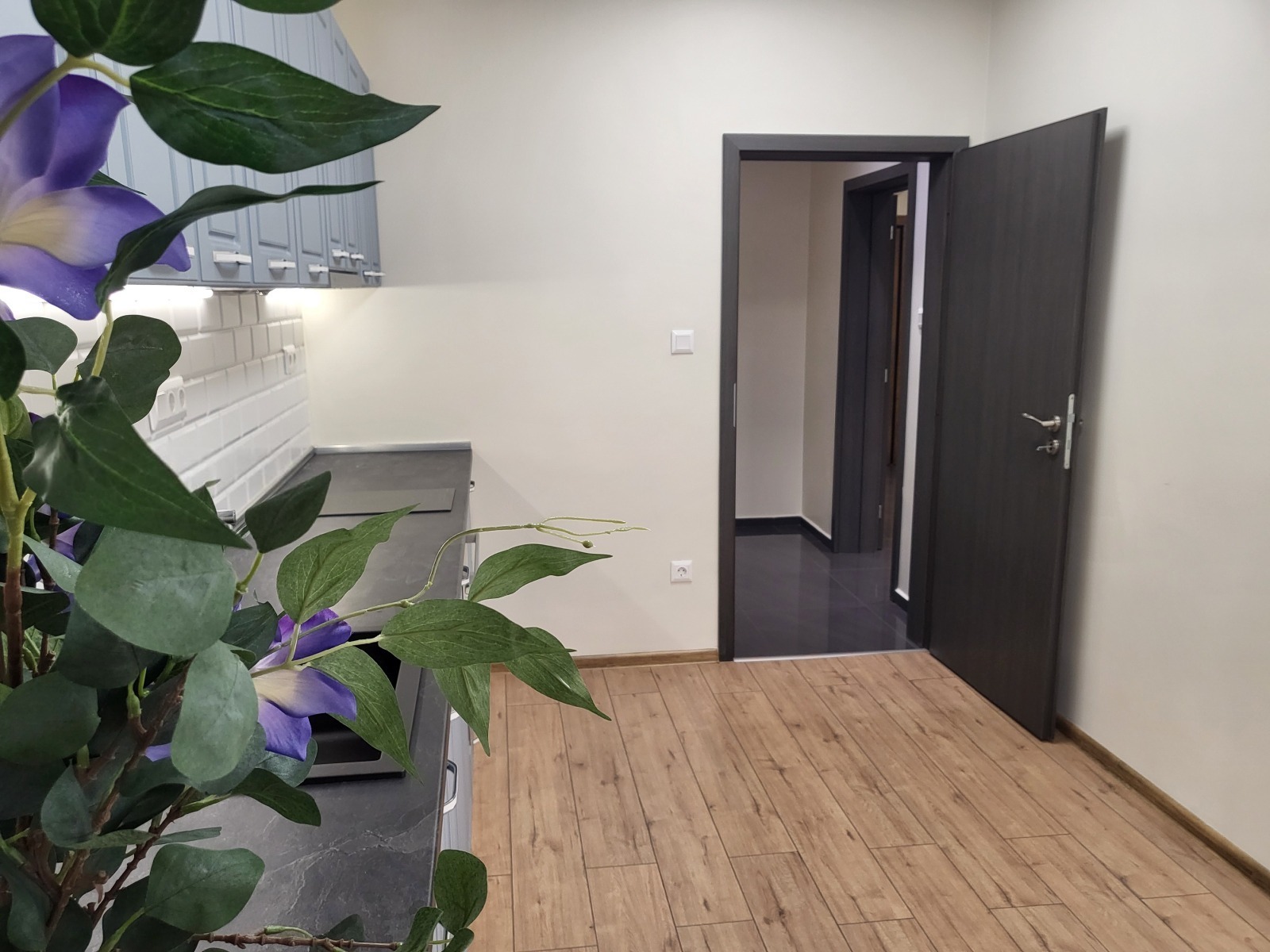 Дава под наем 3-СТАЕН, гр. София, Оборище, снимка 6 - Апартаменти - 55262678