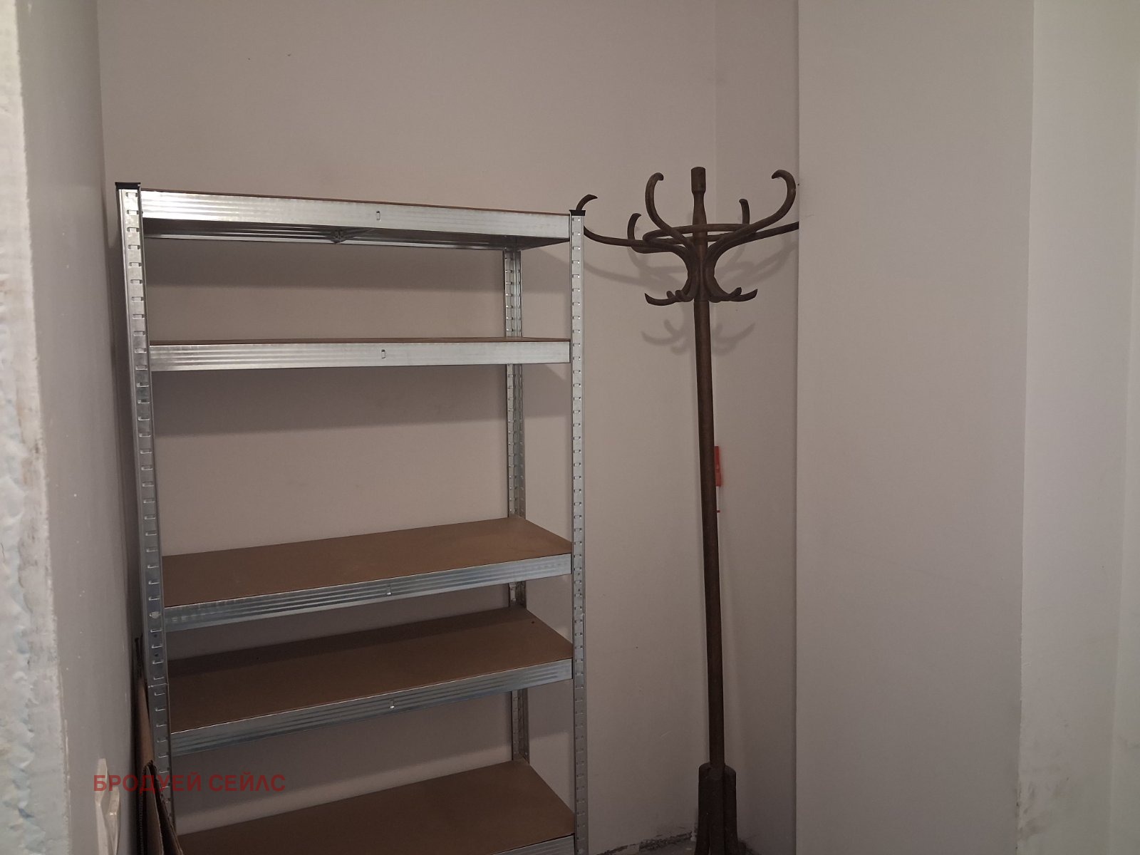 Дава под наем ГАРАЖ, ПАРКОМЯСТО, гр. София, Център, снимка 3 - Гаражи и паркоместа - 54048658