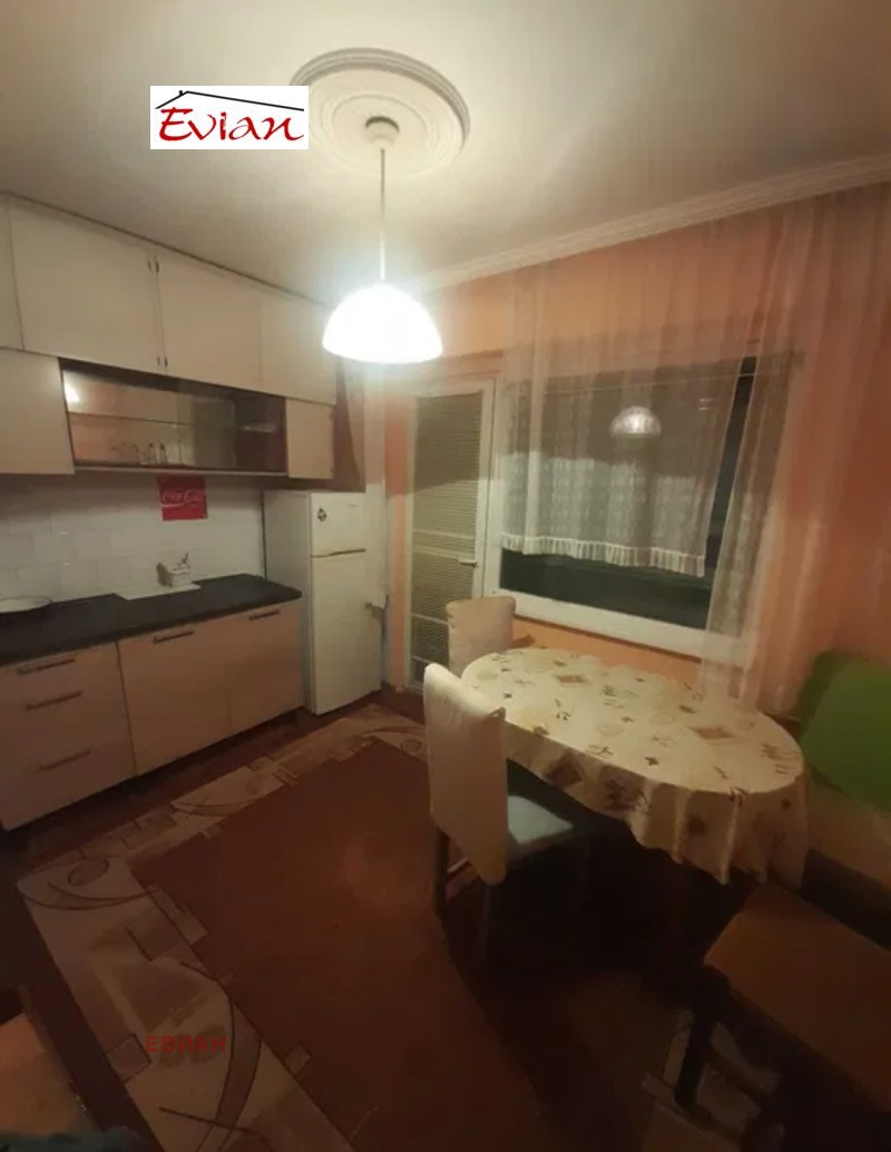 En renta  1 dormitorio Ruse , Vazrazhdane , 80 metros cuadrados | 93267161