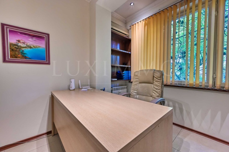 De inchiriat  Birou Sofia , Țentâr , 102 mp | 38948846 - imagine [16]
