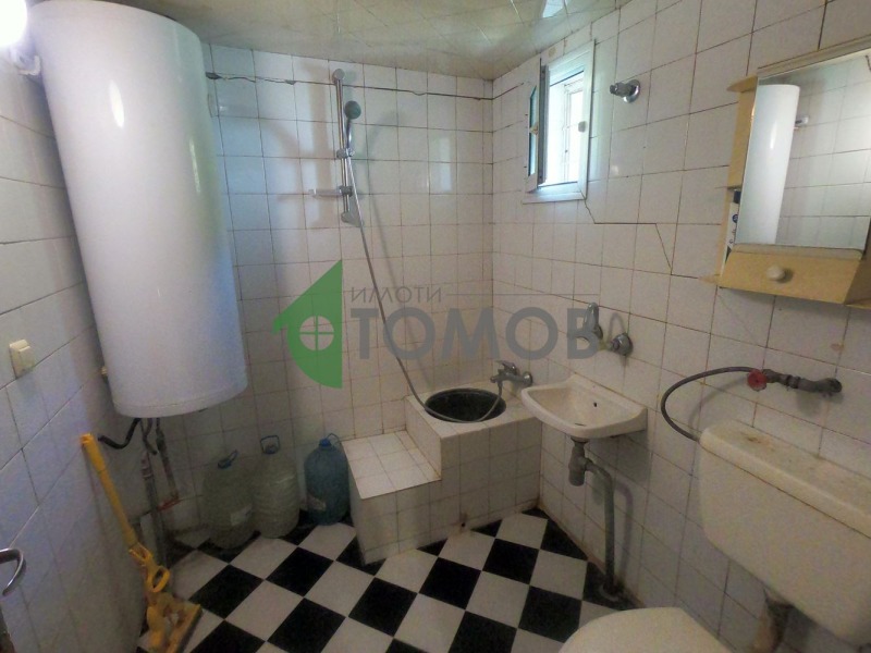 Дава под наем ЕТАЖ ОТ КЪЩА, гр. Шумен, Топхане, снимка 6 - Етаж от къща - 52694265