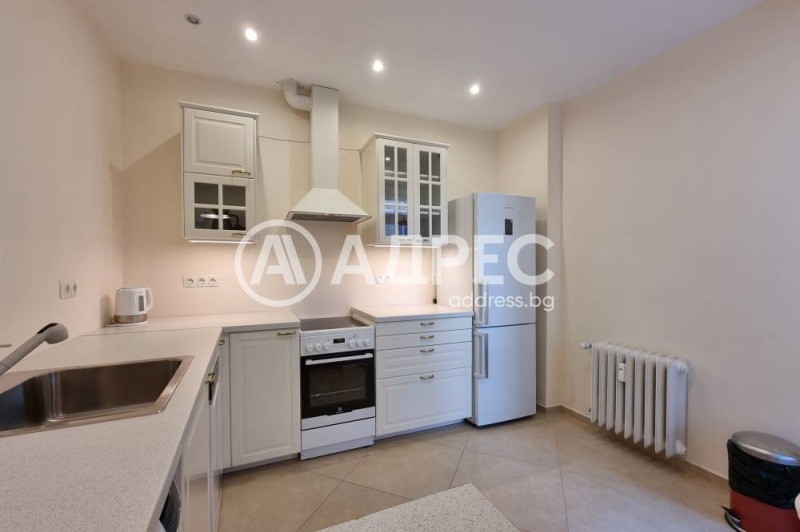 Kiadó  2 hálószobás Sofia , Centar , 102 négyzetméter | 74076837