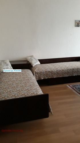 1 quarto Vazrajdane, Ruse
