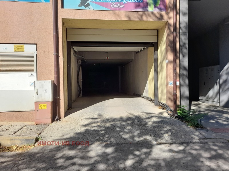 Дава под наем ГАРАЖ, ПАРКОМЯСТО, гр. София, Зона Б-5-3, снимка 2 - Гаражи и паркоместа - 52281111