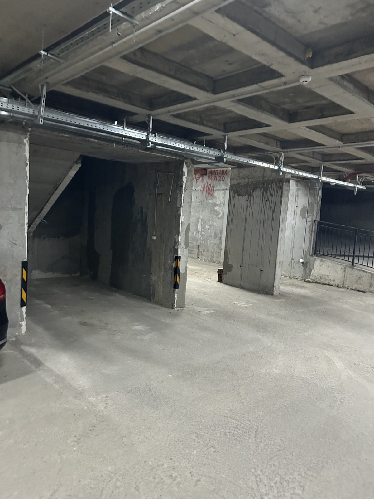 Дава под наем ГАРАЖ, ПАРКОМЯСТО, гр. София, Бъкстон, снимка 4 - Гаражи и паркоместа - 56004183