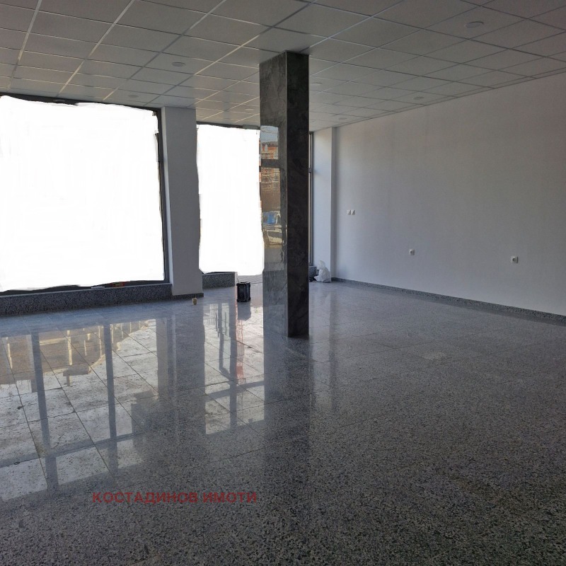 Дава под наем МАГАЗИН, гр. Пловдив, Христо Смирненски, снимка 2 - Магазини - 53289878