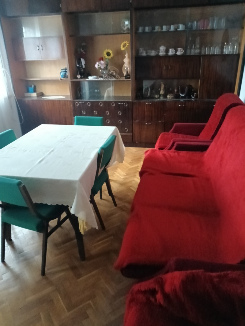 Дава под Наем 4-СТАЕН в град Разград, Варош - 120 кв.м / 400 € » 782.33 лв., РОС -НЕДВИЖИМИ ИМОТИ